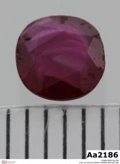 Foto von Korund (Rubin) (NHMW-MIN-Aa2186)